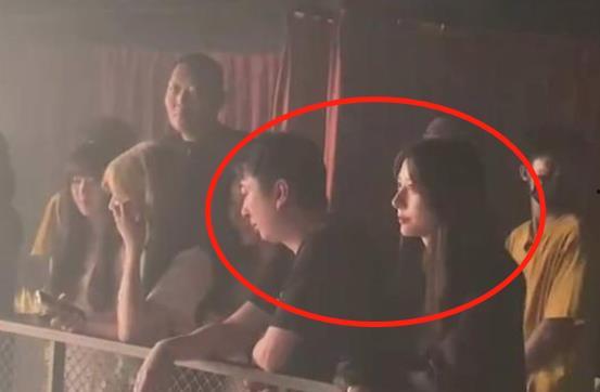 近期吃瓜视频 网红大秋千,吃瓜视频中的热门话题揭秘